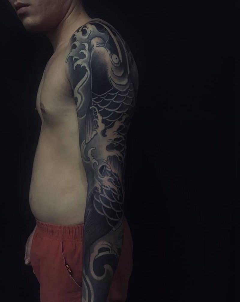 鲤鱼花臂纹身图片_新传统纹身图案