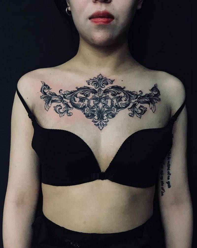 花胸纹身图片_欧美写实纹身图案