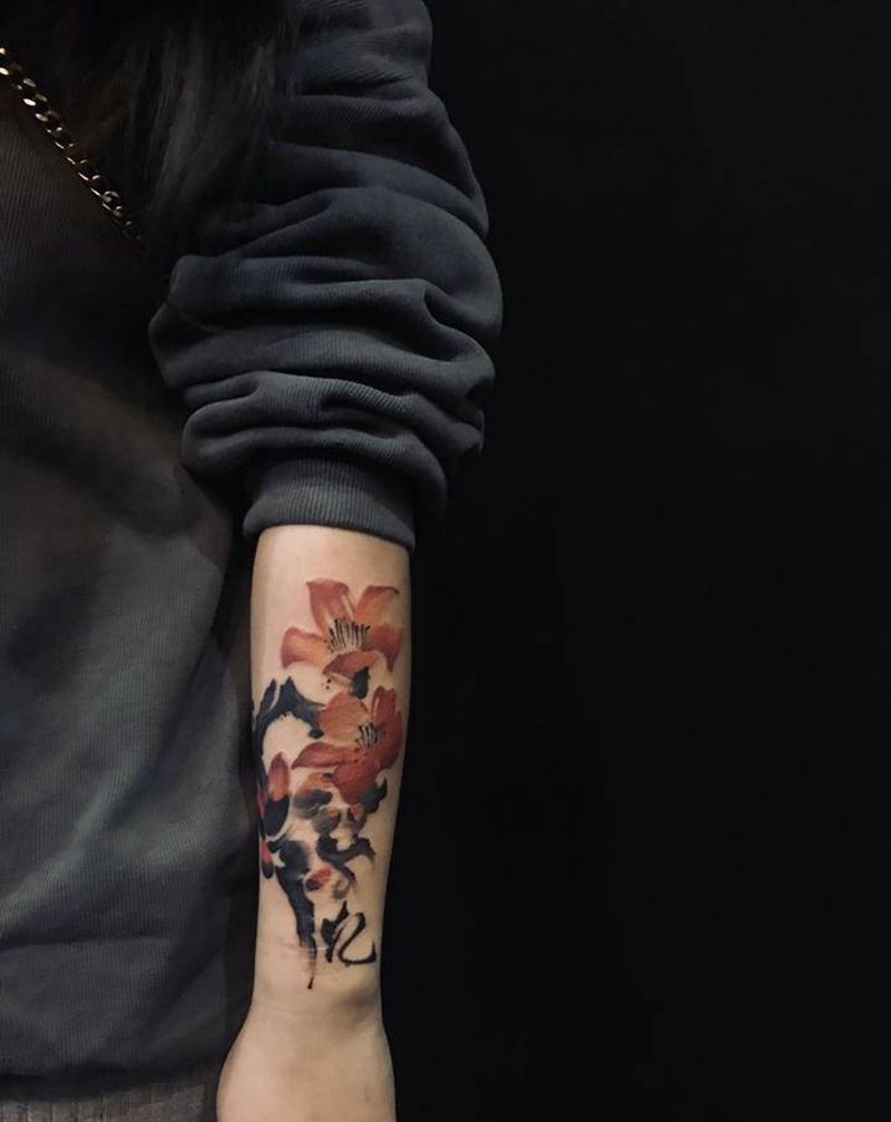 水墨木棉花纹身图片_手臂水墨纹身图案