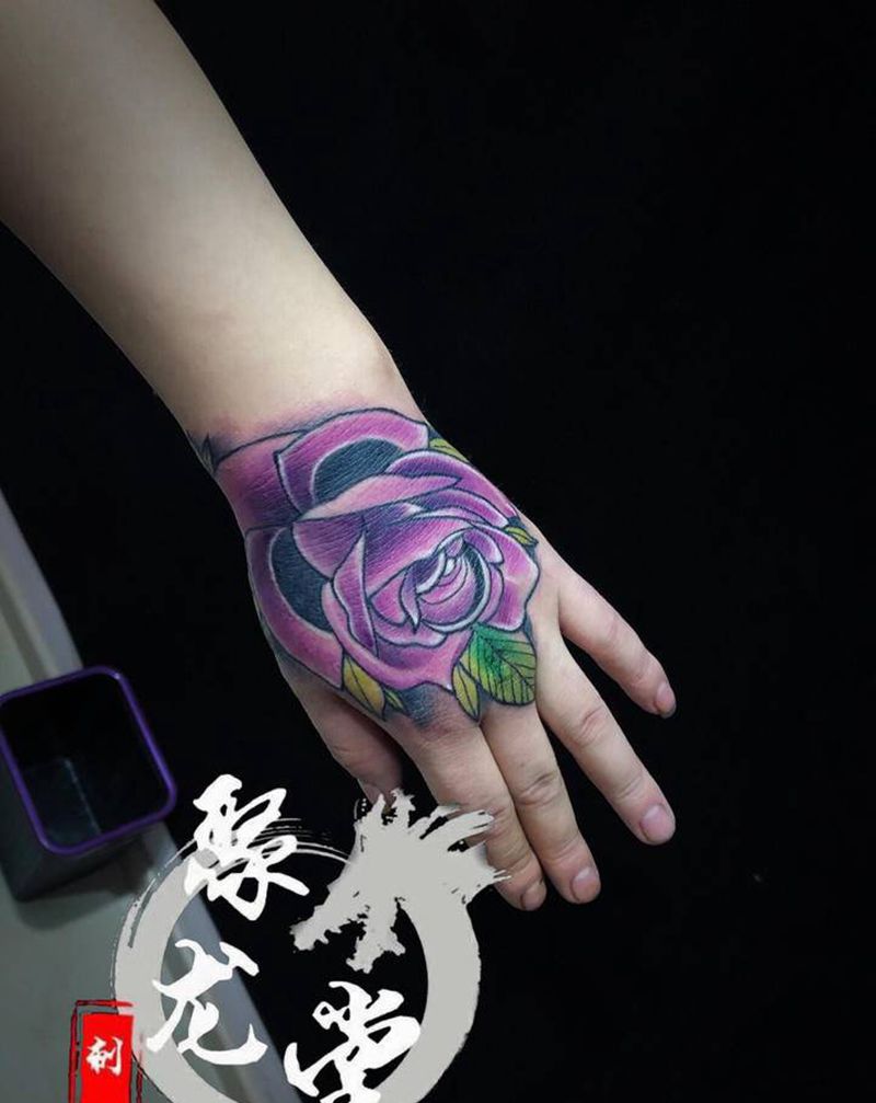 思裤玫瑰纹身图片_手部New School新传统纹身图案