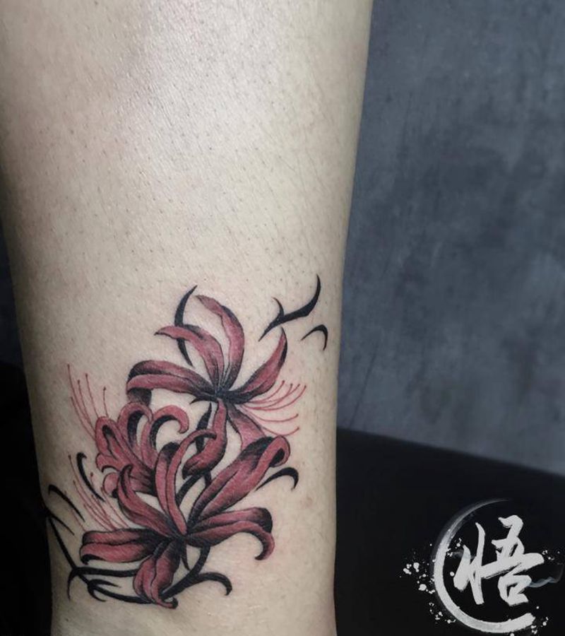 彼岸花纹身图片_腿部水彩彼岸花纹身图案