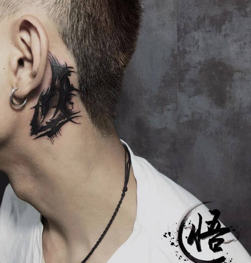 花体纹身图片_颈部花体字纹身图案