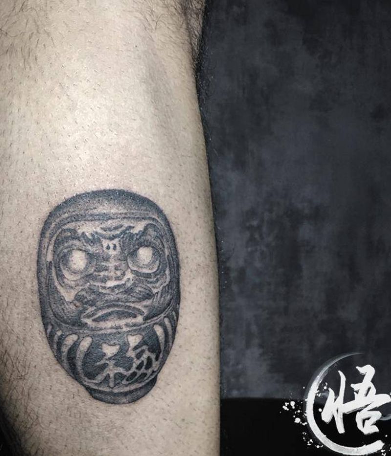 达摩蛋纹身图片_腿部点刺纹身图案