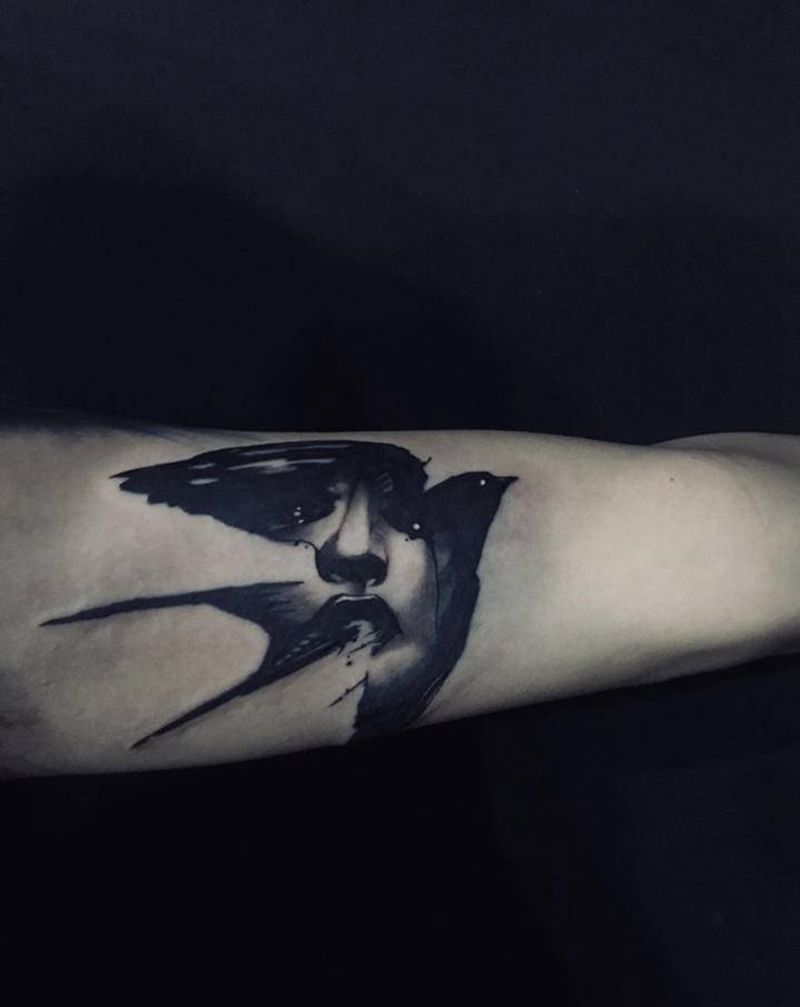 写实人物小黑燕纹身图片_手臂欧美写实纹身图案