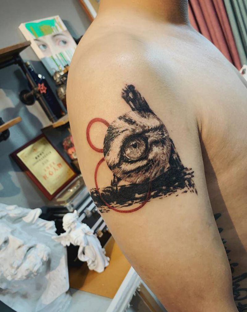 【抽象写实·眼】纹身图片_肩部欧美写实水墨纹身图案