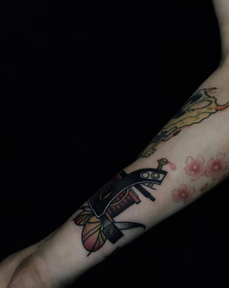 纹身机纹身图片_手臂New School纹身图案