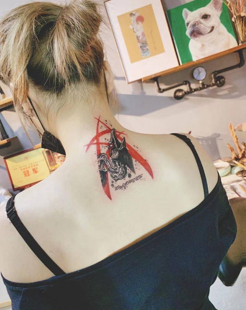 【暗黑风·忠于自己的乌鸦】纹身图片_颈部点刺暗黑纹身图案