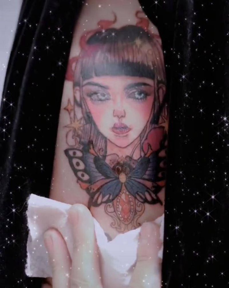 人物纹身图片_腿部欧美写实纹身图案