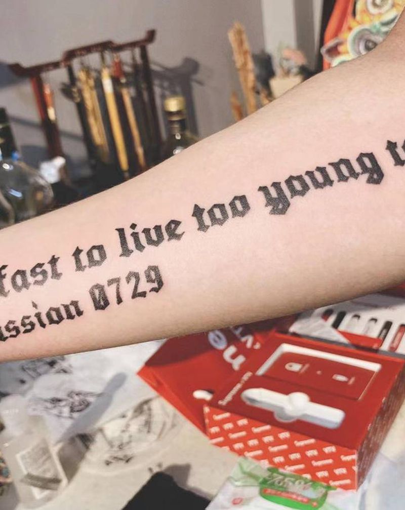 今日GD迷的偶像同款纹身图片_手臂小清新字母纹身图案