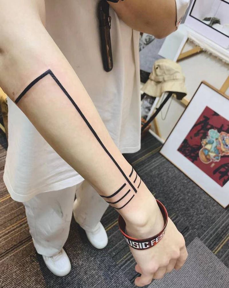鼓手的线条纹身图片_手臂直线纹身图案