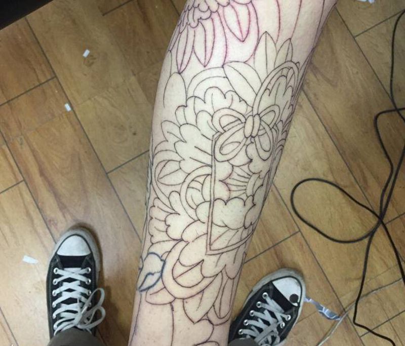 花腿一侧纹身图片_腿部老传统新传统纹身图案