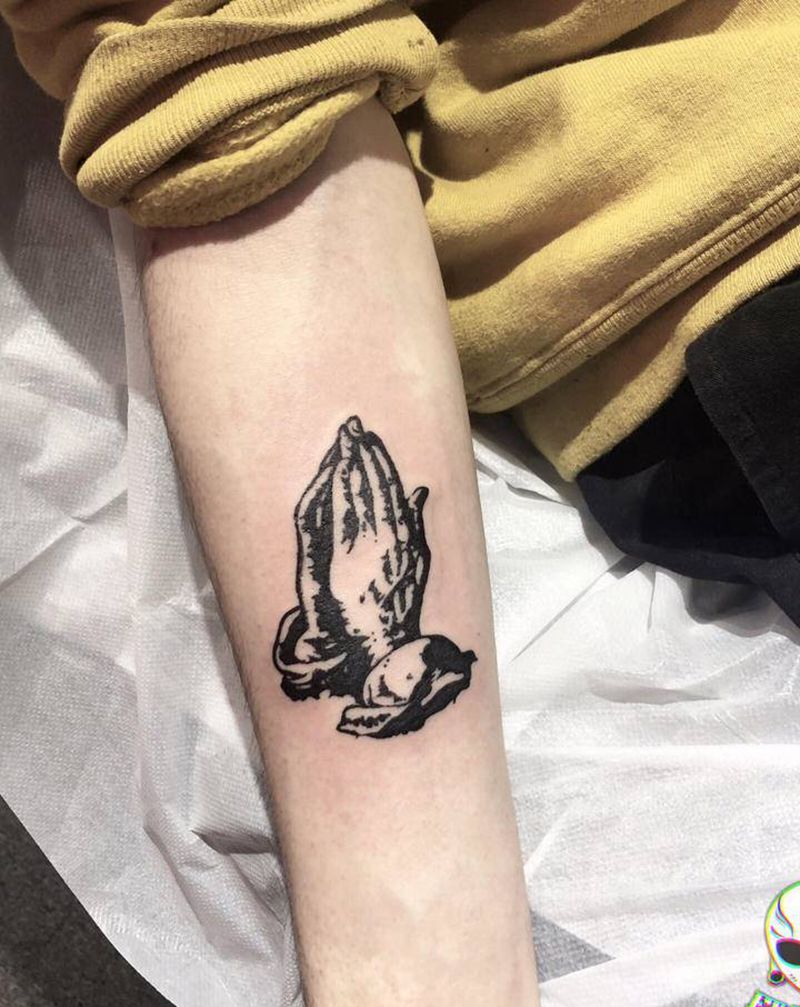 祈祷之手纹身图片_手臂图腾纹身图案