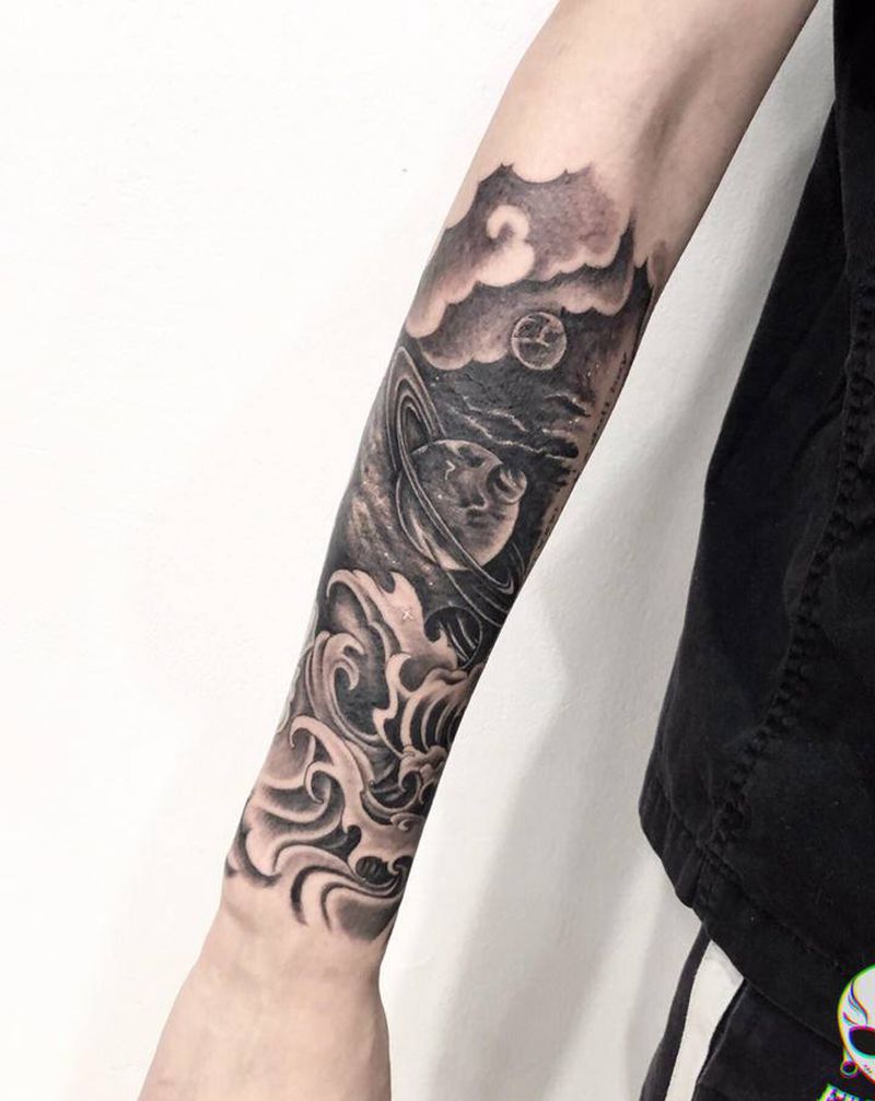 宇宙融合两英文纹身图片_欧美写实纹身图案