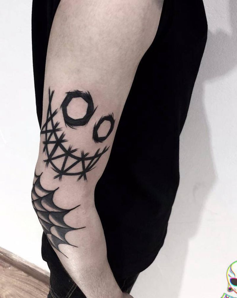 笑脸➕蜘蛛网纹身图片_暗黑纹身图案