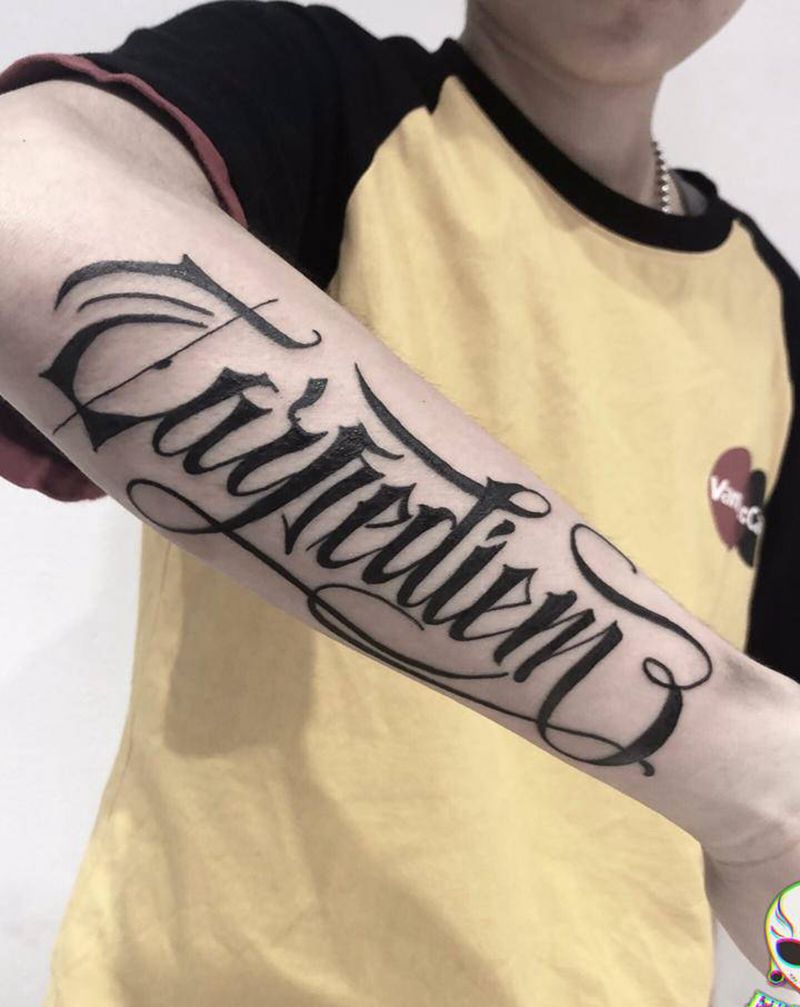 舒服的花体纹身图片_花体字纹身图案