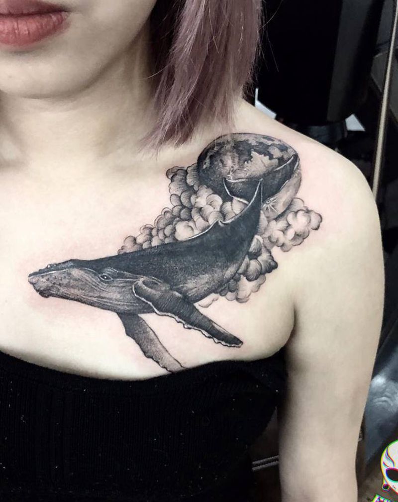 鲸鱼遮盖旧英文纹身图片_胸部点刺纹身图案