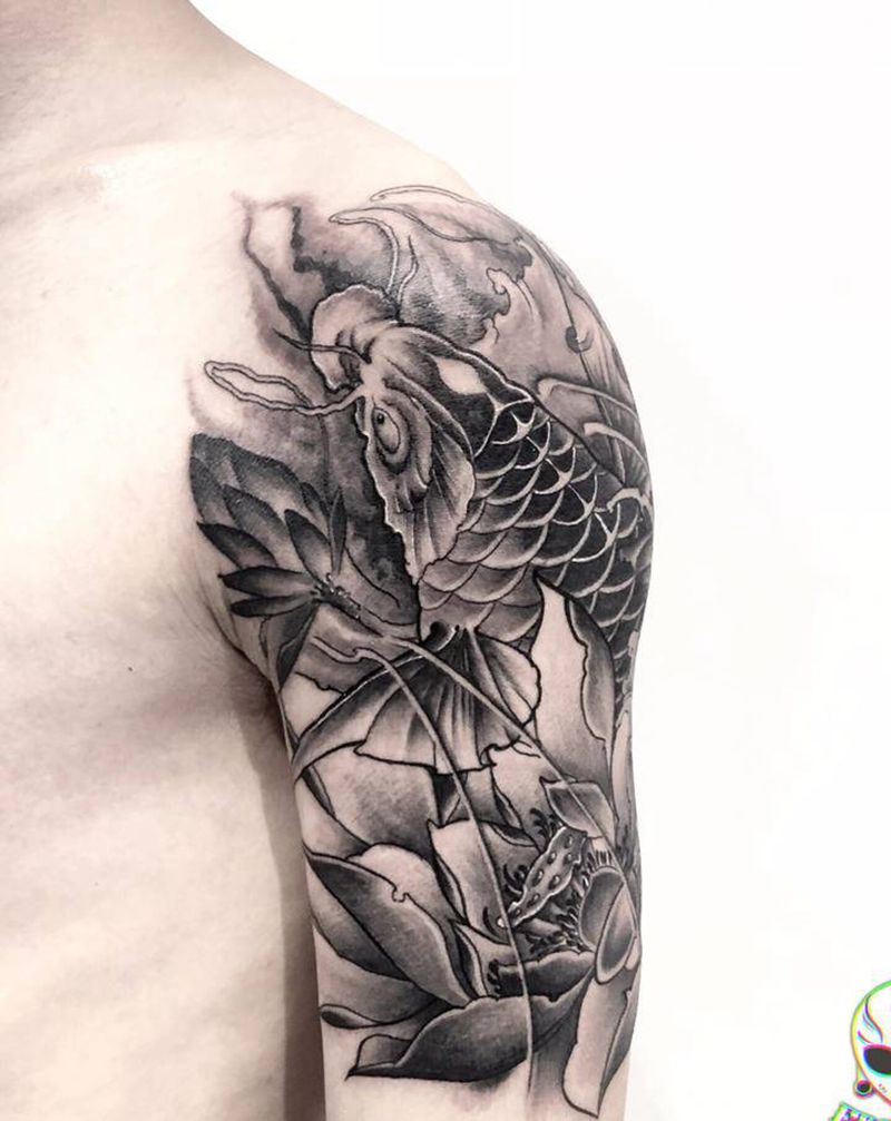 新传统鲤鱼纹身图片_手臂新传统纹身图案