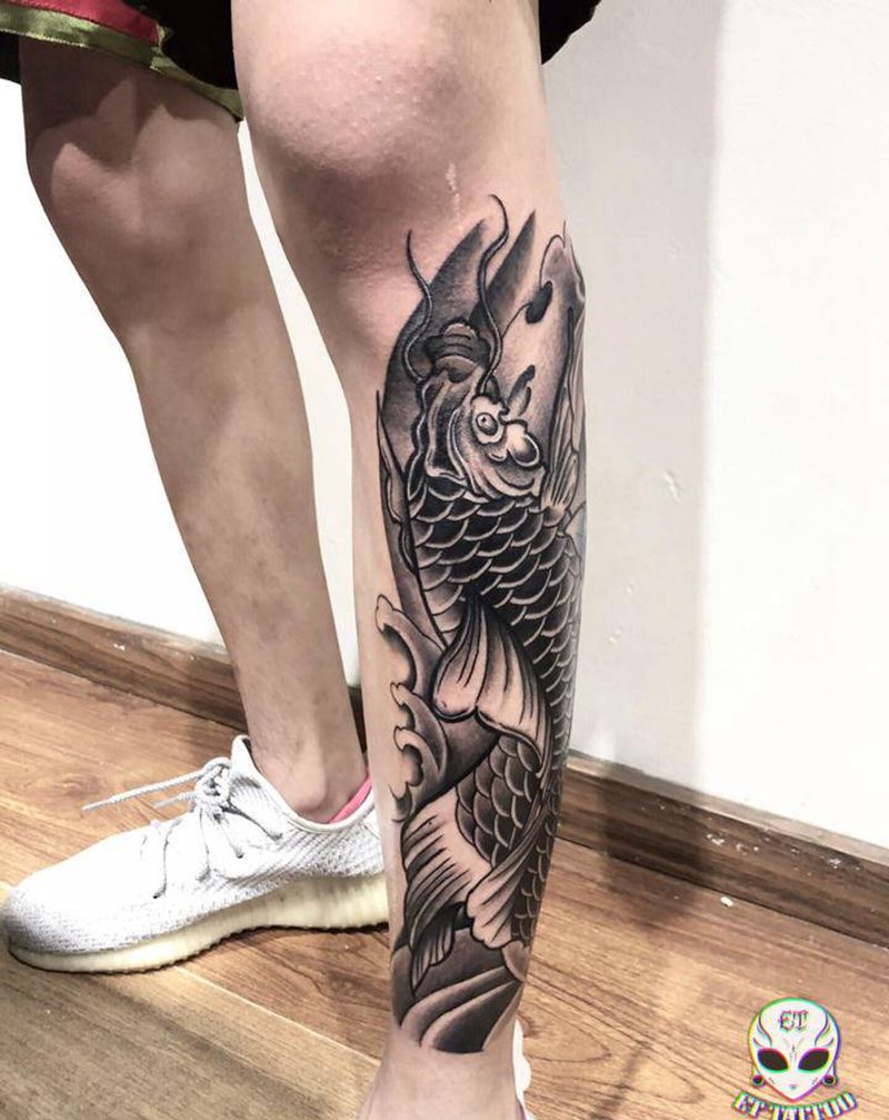 小腿双锦鲤纹身图片_腿部老传统纹身图案