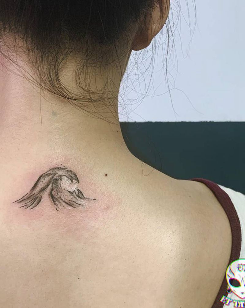 浪纹身图片_背部纹身图案