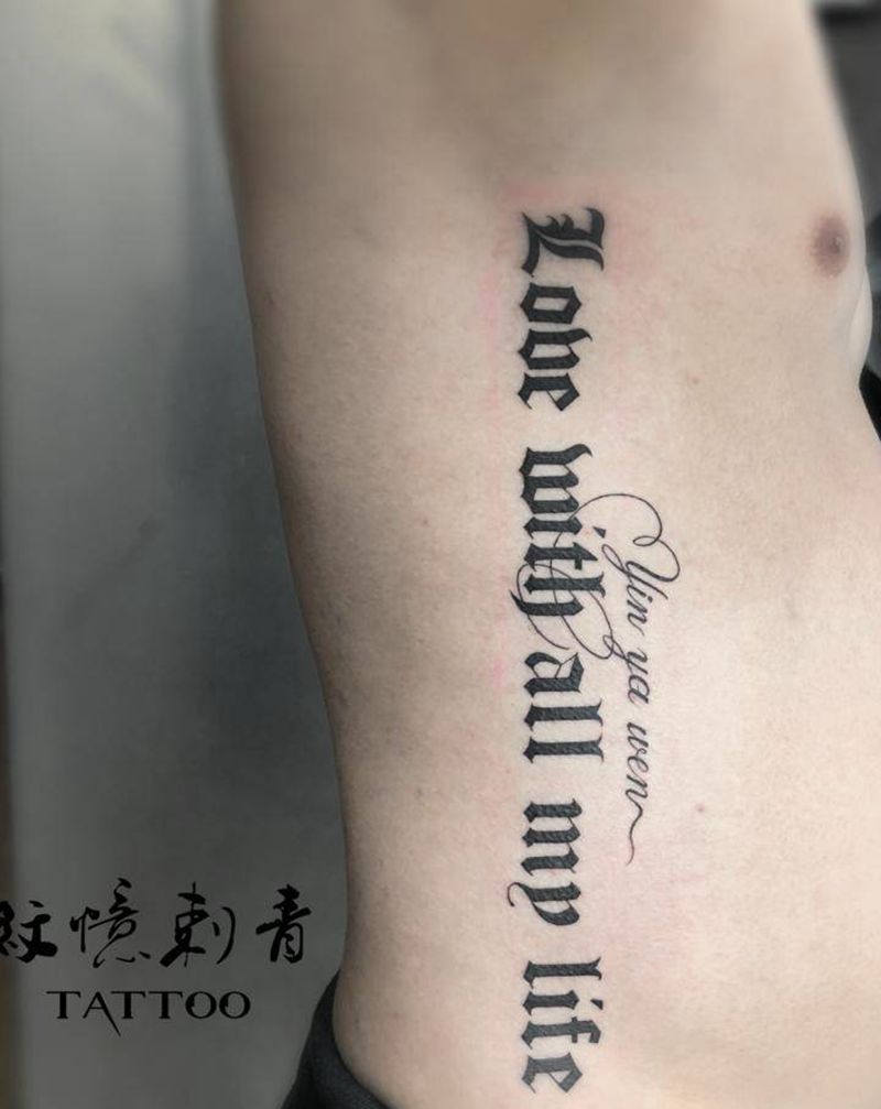 侧腰英文纹身图片_腰部纹身图案