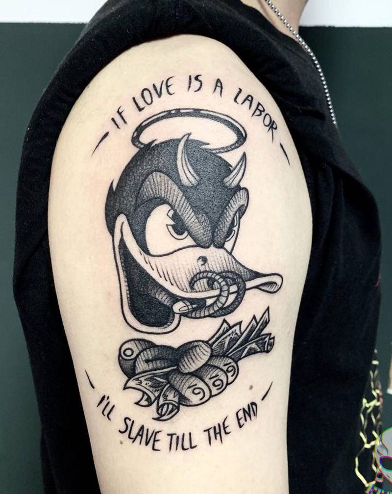 唐老鸭纹身图片_手臂点刺纹身图案