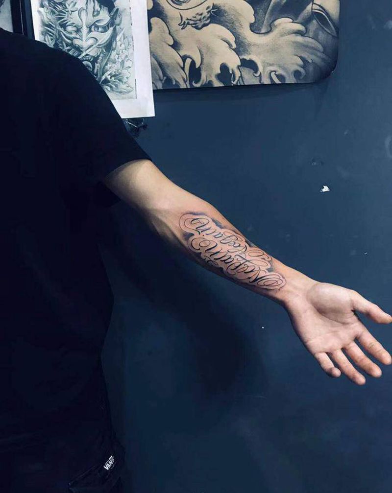 花体英文纹身图片_手臂手部花体字纹身图案