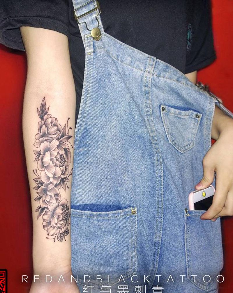 花纹身图片_手臂新传统纹身图案