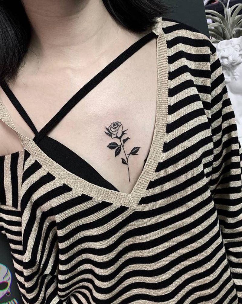 花纹身图片_胸部纹身图案