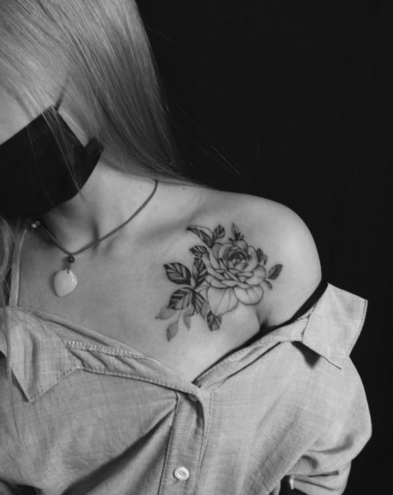 素花.纹身图片_肩部胸部花纹身图案