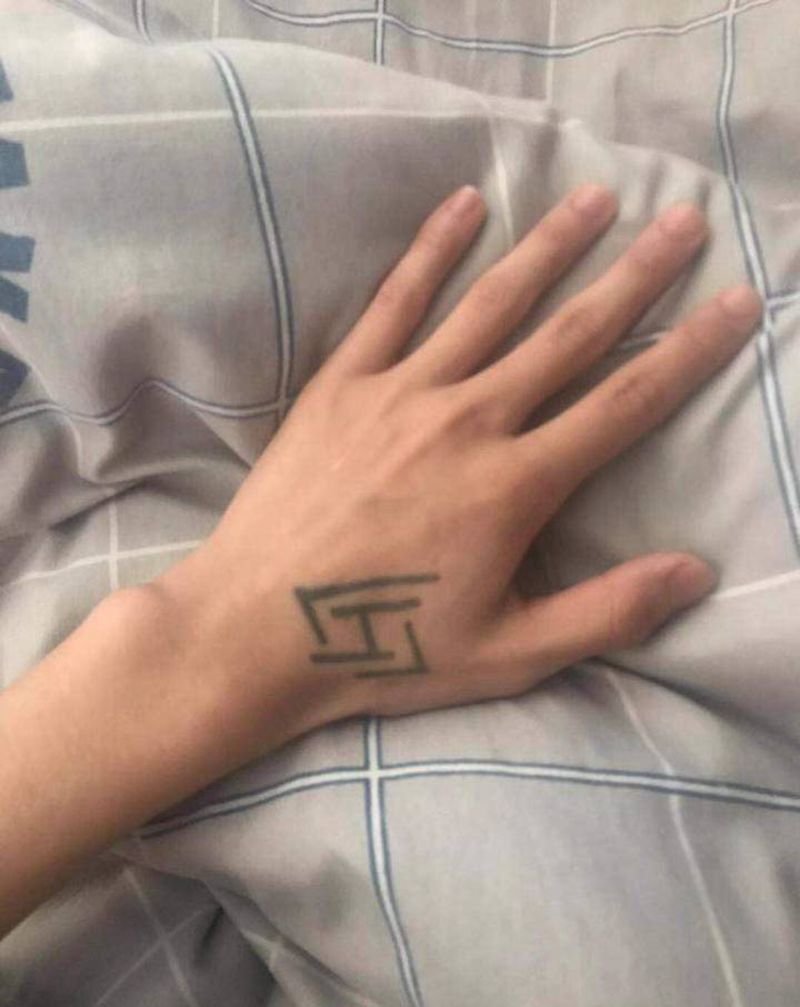 玫瑰花遮盖旧图纹身图片_手部纹身图案