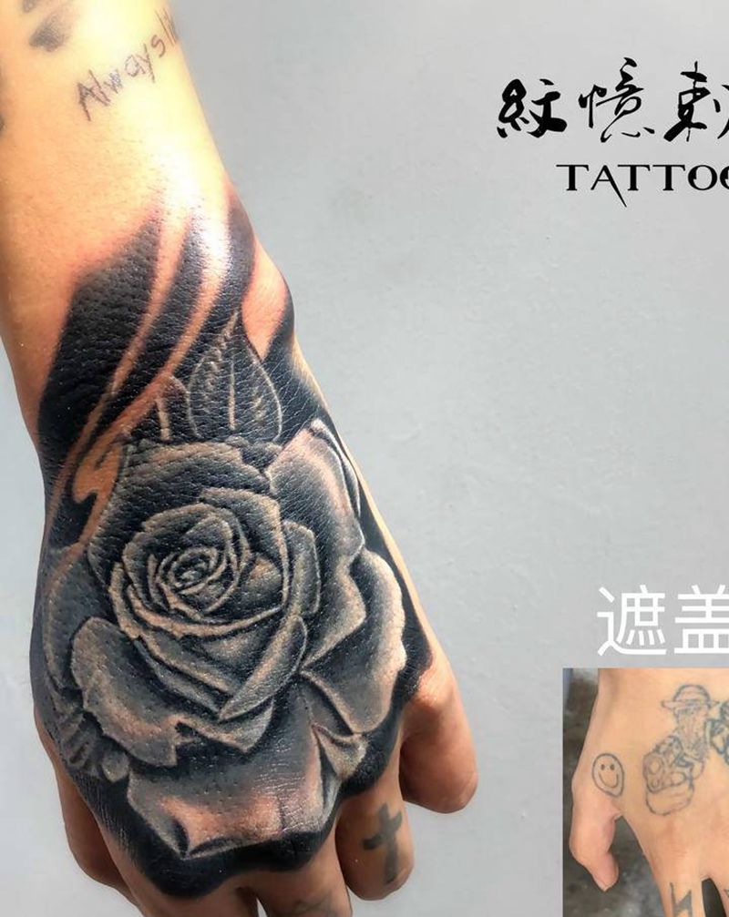 遮盖旧图纹身图片_手部欧美写实纹身图案