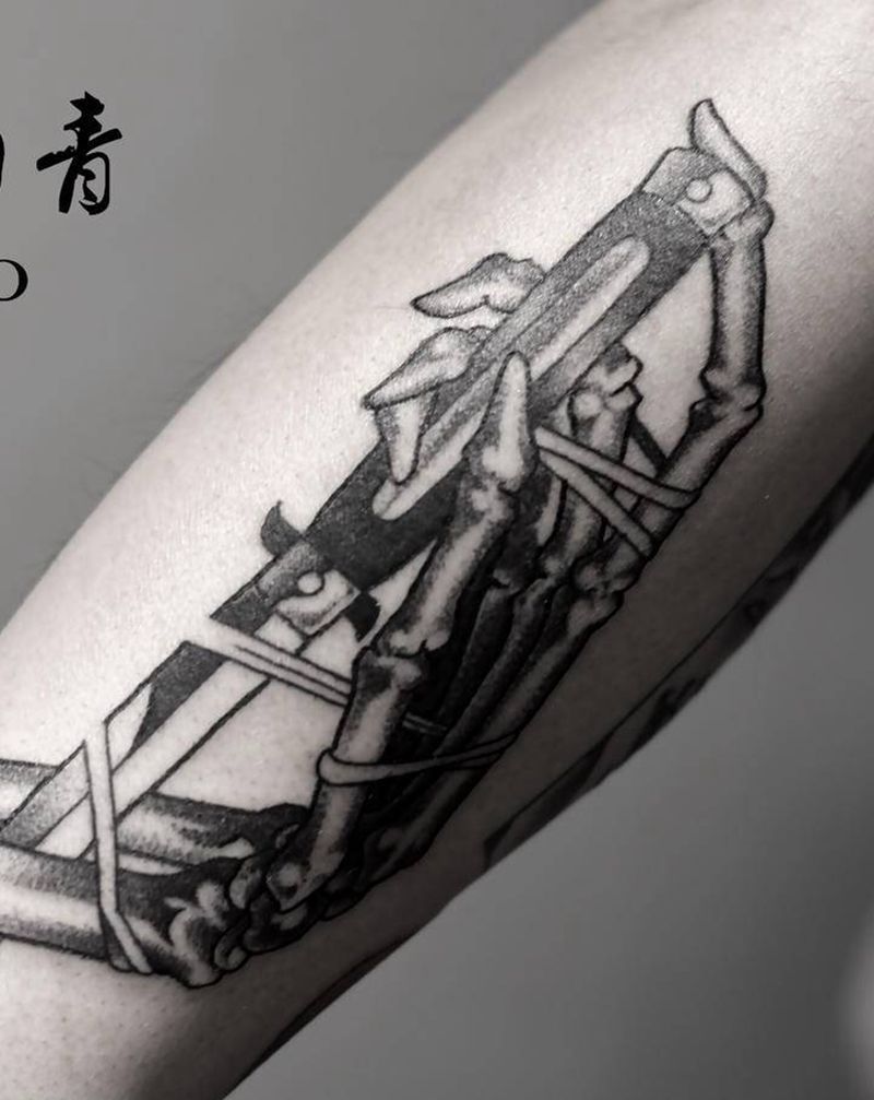 骷髅手纹身图片_手部点刺纹身图案