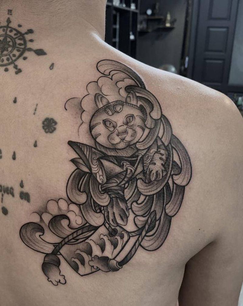 喵纹身图片_背部纹身图案