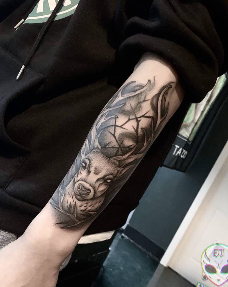 暗黑麋鹿纹身图片_手部手臂暗黑纹身图案