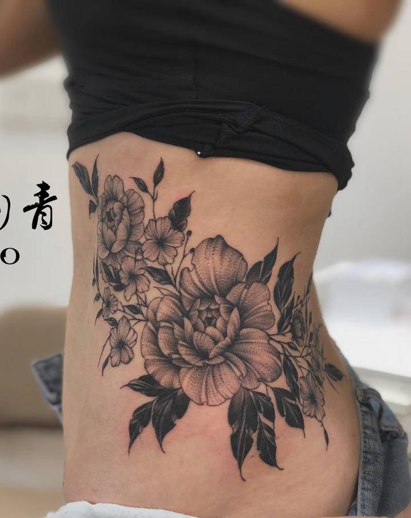 素花纹身图片_腰部点刺纹身图案