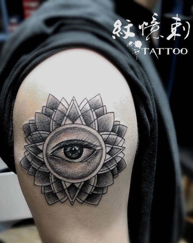 曼陀罗纹身图片_手臂点刺纹身图案