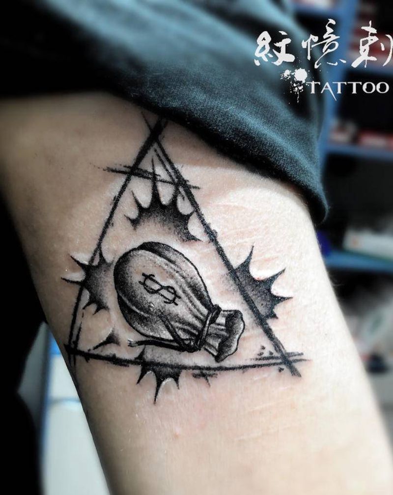 钱袋纹身图片_手臂几何纹身图案