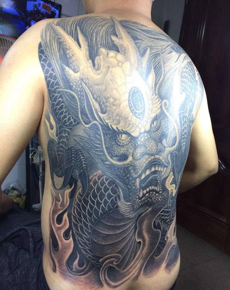 模仿大师大龙纹身图片_背部新传统纹身图案