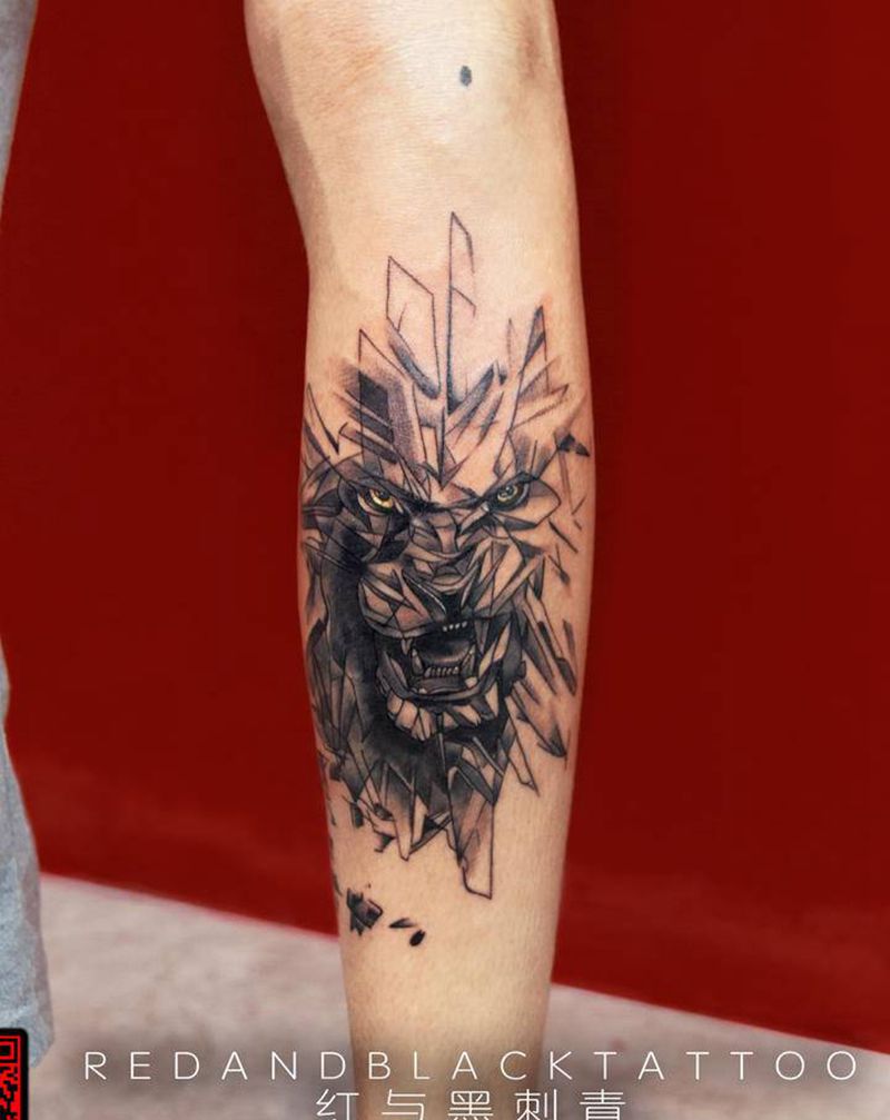 狮子纹身图片_腿部脚部新传统纹身图案