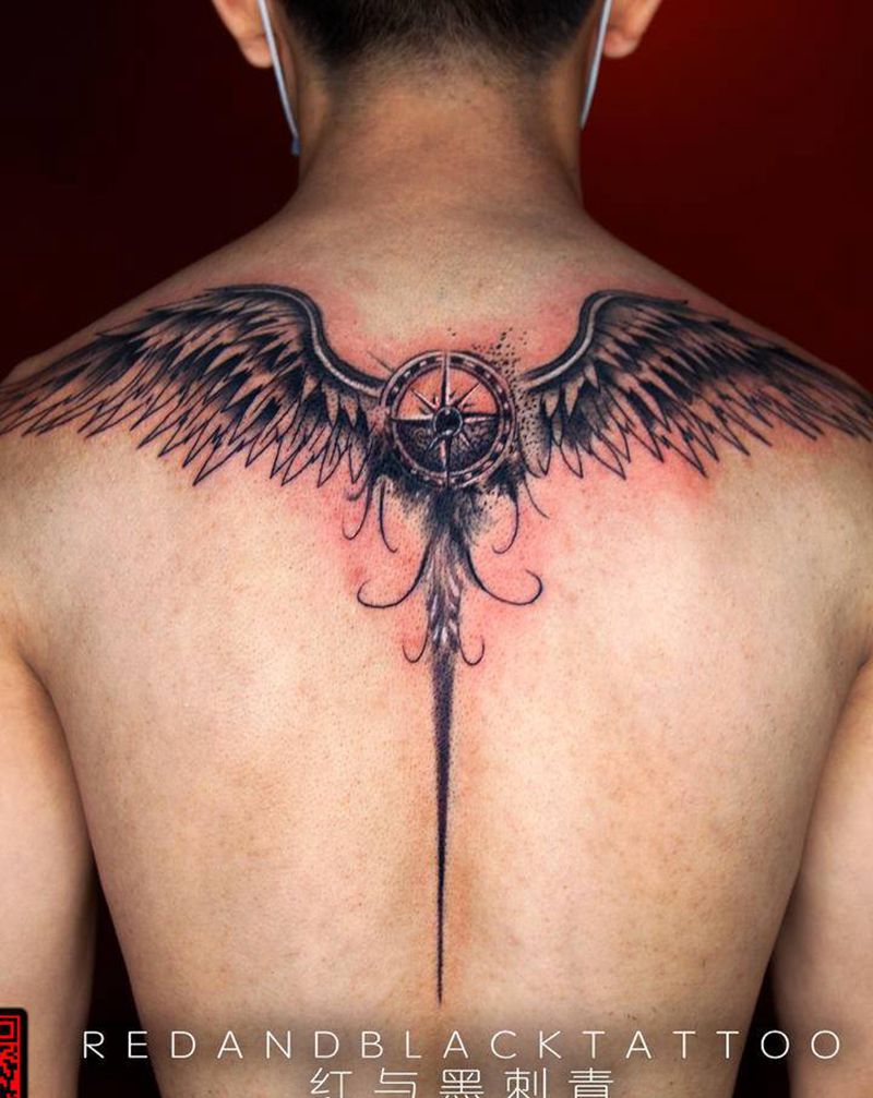 半背翅膀纹身图片_背部新传统欧美写实纹身图案