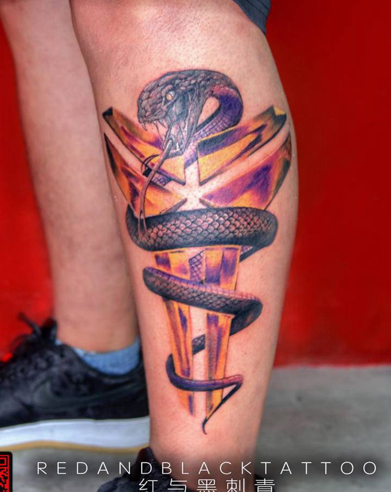 科比（黑曼巴）纹身图片_腿部欧美写实纹身图案