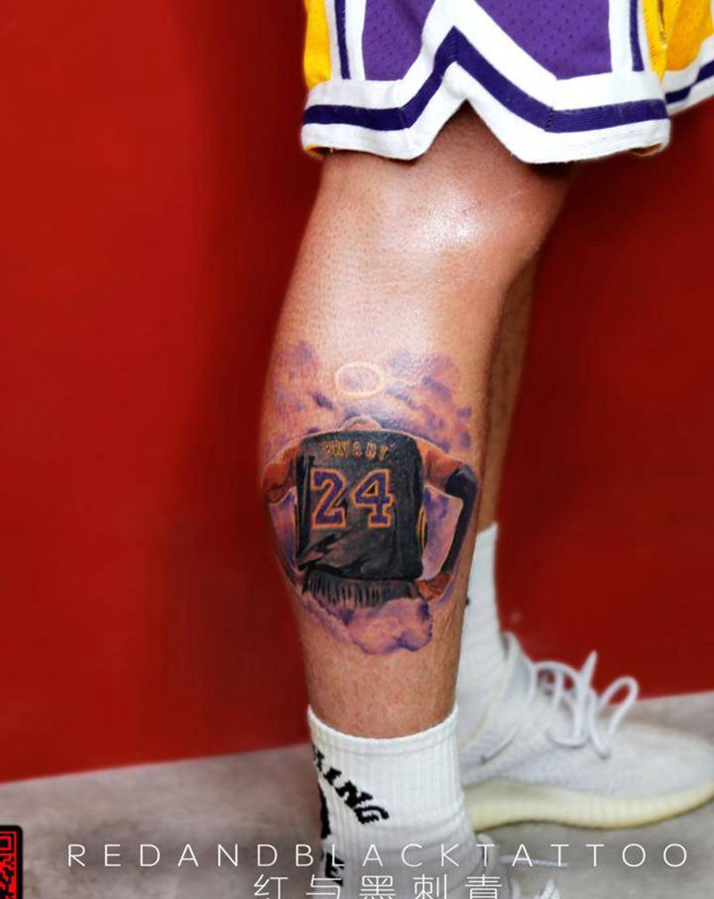 纪念科比纹身图片_腿部欧美写实纹身图案