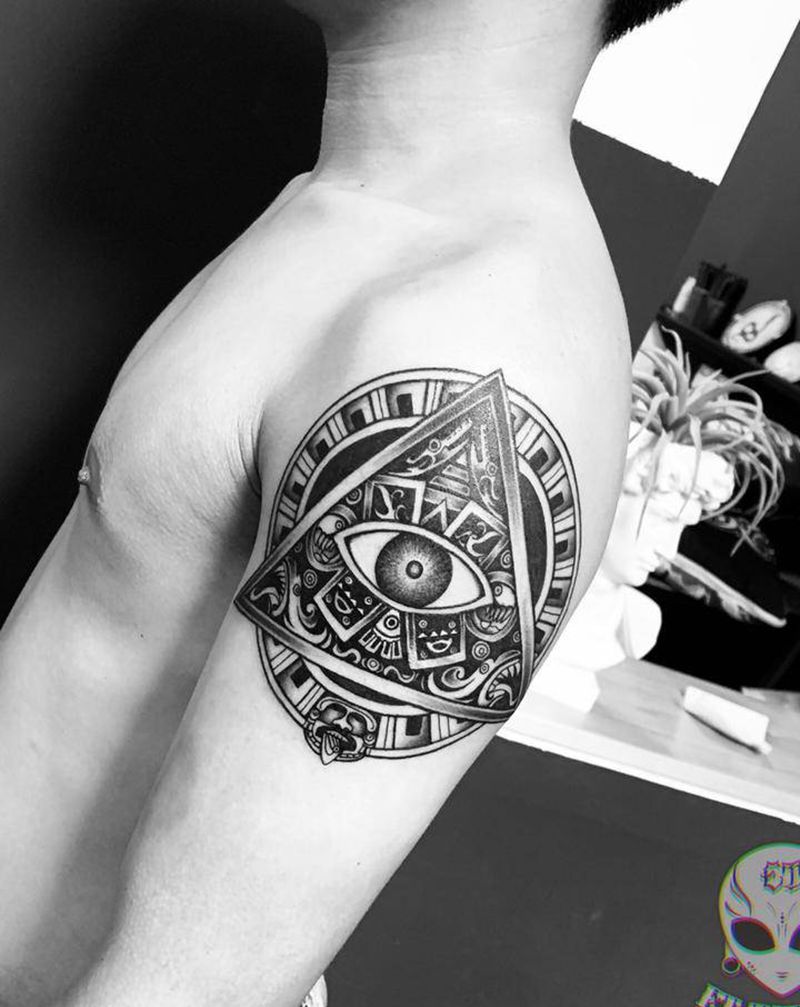 图腾上帝之眼纹身图片_手臂手部图腾纹身图案