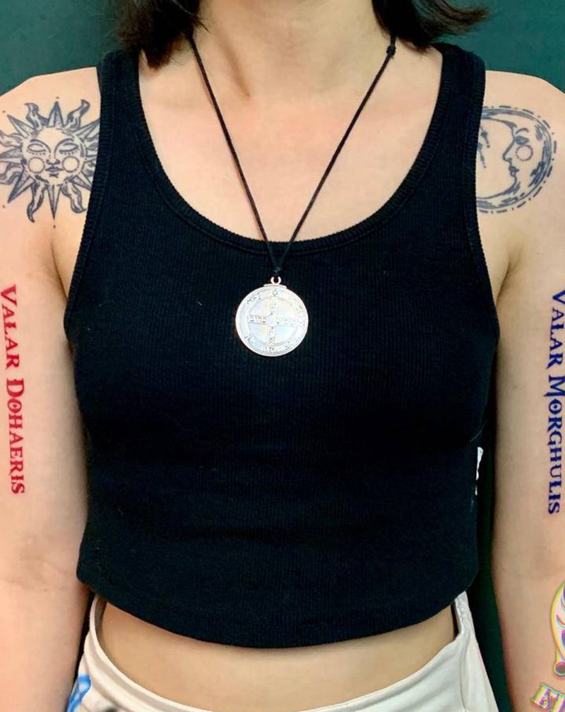 权利与游戏经典台词纹身图片_手臂手部花体字纹身图案