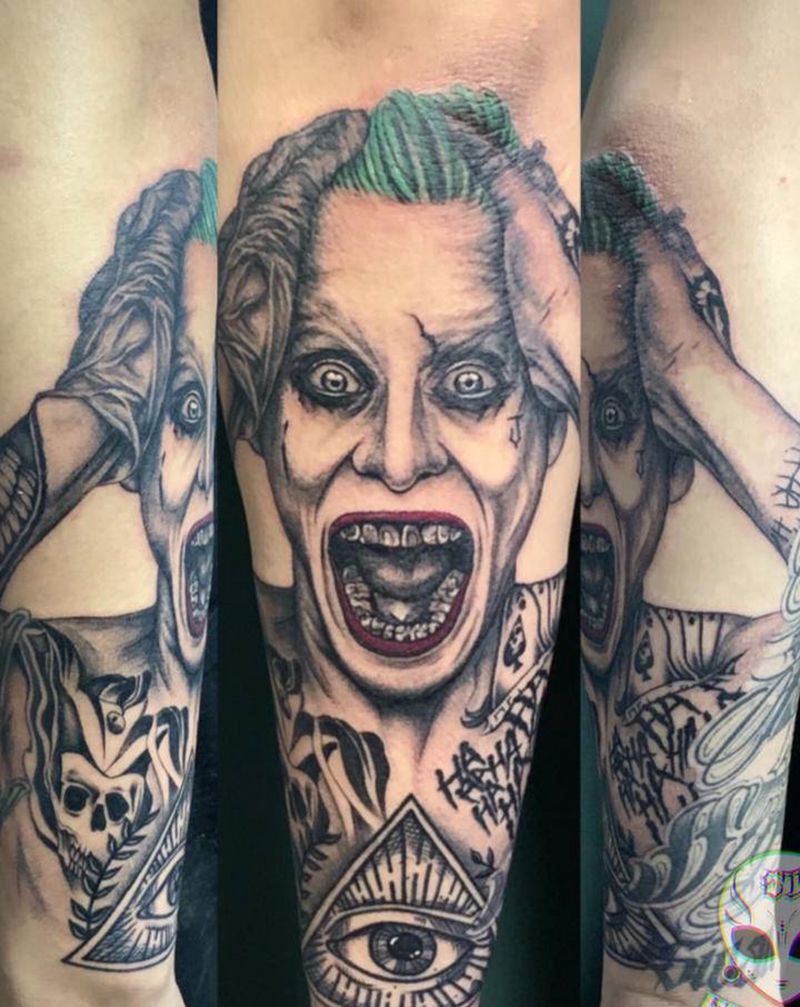 自杀小队小丑纹身图片_手臂手部欧美写实纹身图案