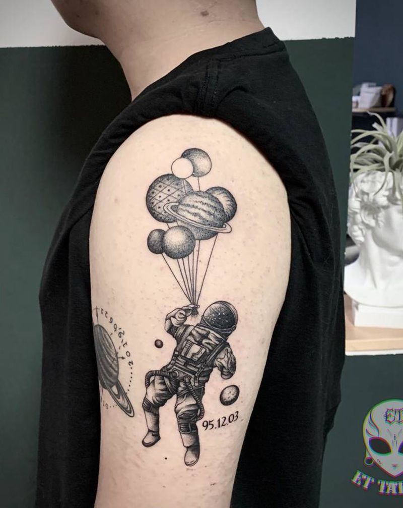 宇航员纹身图片_手部手臂欧美写实纹身图案