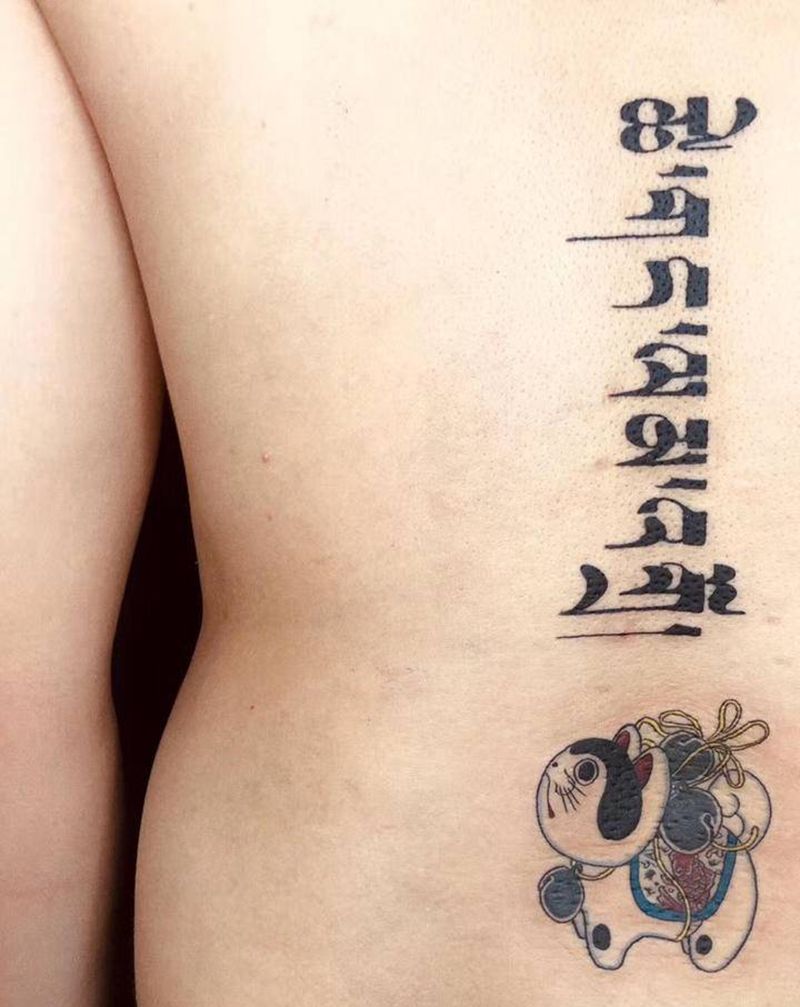 藏文纹身图片_背部藏文纹身图案