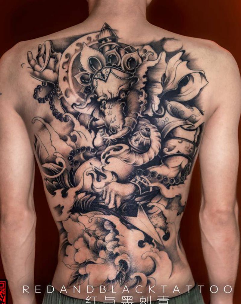 勉象神满背纹身图片_背部新传统纹身图案