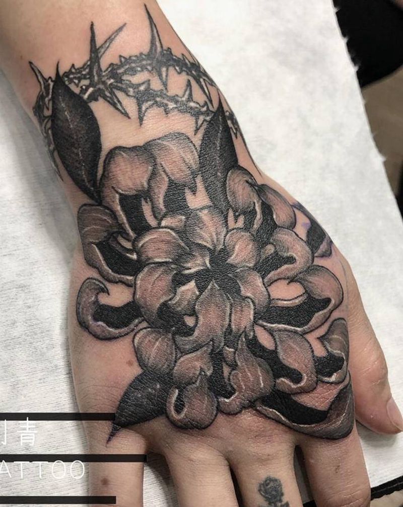 菊花纹身图片_手部纹身图案