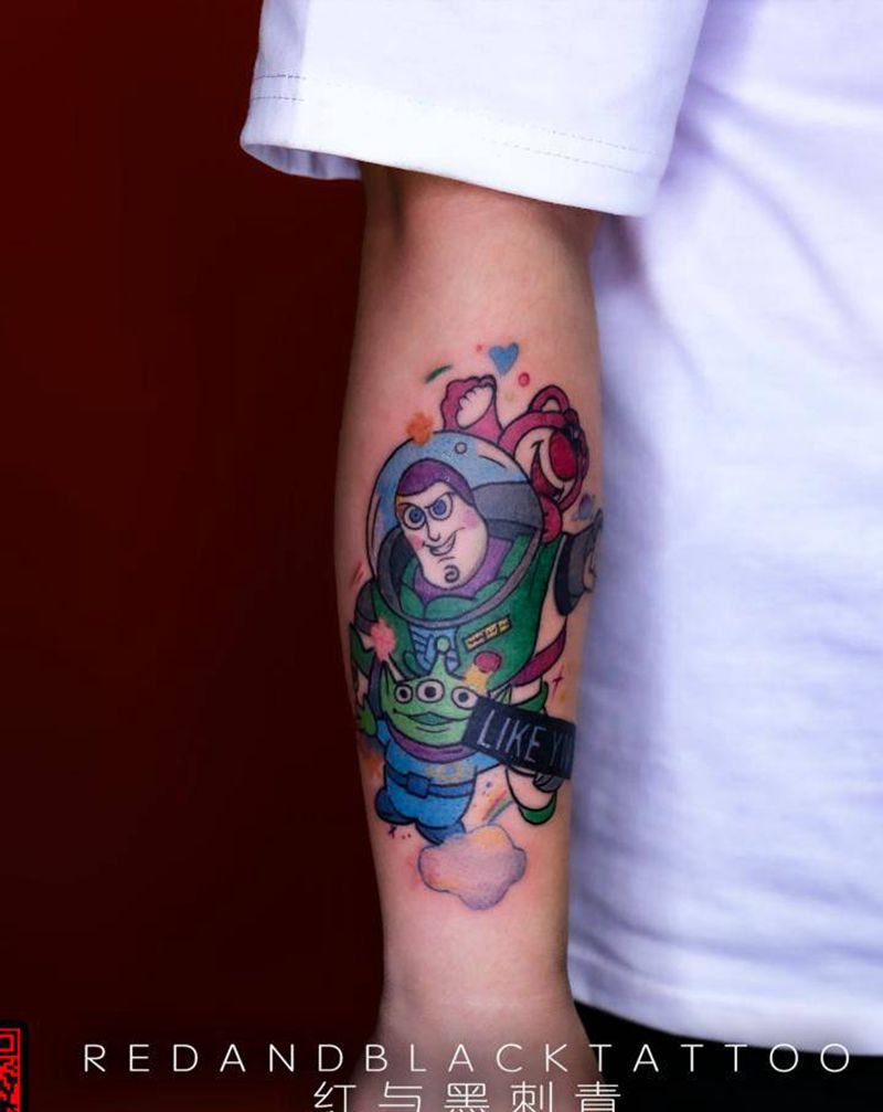 巴斯光年纹身图片_手臂新传统New School纹身图案